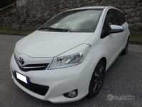 Usata Toyota Yaris Lounge 90 CV (66 kW) 2014 Bianco Utilitaria