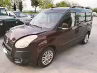 Usata Fiat Doblò 120 CV (88 kW) 2011 Rosso Monovolume