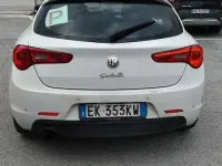 Usata Alfa Romeo Giulietta Progression 105 CV (77 kW) 2011 Bianco Utilitaria
