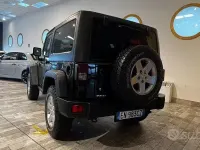 Usata Jeep Wrangler Sahara 200 CV (147 kW) 2012 Nero SUV