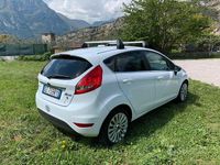 Usata Ford Fiesta Titanium 68 CV (50 kW) 2010 Bianco Utilitaria