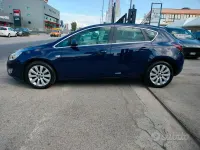 Usata Opel Astra Cosmo 140 CV (102 kW) 2010 Blu Berlina