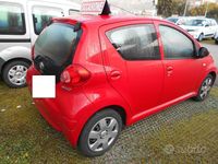 Usata Toyota Aygo 68 CV (50 kW) 2006 Rosso Utilitaria