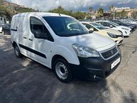 Gebraucht Peugeot Partner Tepee Access 99 PS (72 kW) 2017 Weiß Van / Kleinbus