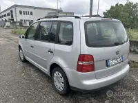 Begagnad VW Touran 101 HK (74 kW) 2006 Minibuss
