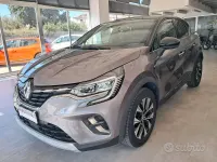 Usata Renault Captur Techno 101 CV (74 kW) 2023 Grigio SUV