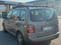 Usata VW Touran 105 CV (77 kW) 2008 Marrone Monovolume