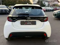 Usata Toyota Yaris Hybrid Active 92 CV (67 kW) 2025 Bianco Berlina