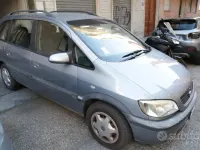 Usata Opel Zafira Club 101 CV (74 kW) 2004 Grigio metallizzato Monovolume
