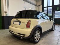 Begagnad Mini Cooper 116 HK (85 kW) 2003 Vit Halvkombi