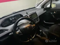 Usata Peugeot 208 Active 68 CV (50 kW) 2014 Bianco Utilitaria