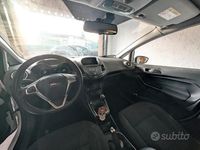 Usata Ford Fiesta 80 CV (58 kW) 2015 Bianco Berlina