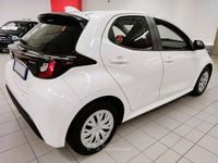 Gebraucht Toyota Yaris Hybrid Active 92 PS (67 kW) 2025 Weiß Kleinwagen