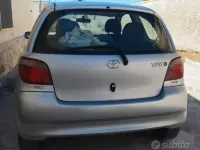 Usata Toyota Yaris 68 CV (50 kW) 2000 Grigio Utilitaria