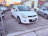 Usata Hyundai i20 Comfort 75 CV (55 kW) 2011 Bianco Utilitaria