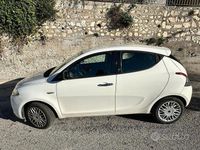 Usata Lancia Ypsilon Silver 95 CV (69 kW) 2016 Bianco Utilitaria