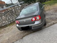 Usata VW Passat 116 CV (85 kW) 2005 Grigio Berlina