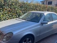 Usata Mercedes E270 Avantgarde 177 CV (130 kW) 2004 Argento Berlina