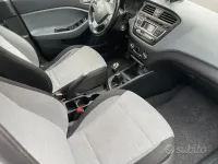 Gebraucht Hyundai i20 Comfort 75 PS (55 kW) 2016 Grau Limousine