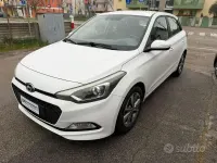 Usata Hyundai i20 90 CV (66 kW) 2015 Bianco Berlina