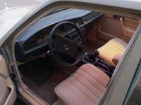 Usata Mercedes 190 122 CV (89 kW) 1983 Verde Berlina