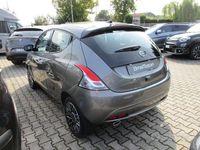 Usata Lancia Ypsilon 69 CV (50 kW) 2024 Grigio scuro Utilitaria