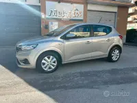 Usata Dacia Sandero Comfort 101 CV (74 kW) 2021 Grigio Berlina