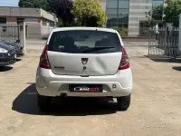 Usata Dacia Sandero 75 CV (55 kW) 2012 Bianco Berlina