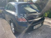 Usata Opel Astra Club 101 CV (74 kW) 2007 Nero Berlina