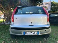 Usata Fiat Punto 80 CV (58 kW) 2002 Argento Utilitaria