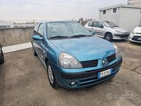 Usado Renault Clio II 58 CV (42 kW) 2005 Azul Berlina