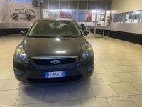 Usata Ford Focus Ghia 101 CV (74 kW) 2011 Grigio Berlina