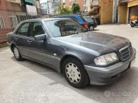 Usata Mercedes C200 Elegance 192 CV (141 kW) 1998 Grigio Berlina