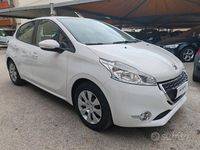 Usata Peugeot 208 68 CV (50 kW) 2014 Bianco Utilitaria