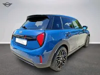 Usata Mini Cooper Favoured 150 kW (204 CV) 2025 Blu/azzurro Utilitaria