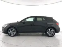 Nuova Audi A3 S-Line 150 CV (110 kW) 2026 Nero mythos metal. Berlina