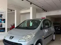 Usata Peugeot 1007 73 CV (53 kW) 2005 Grigio Monovolume