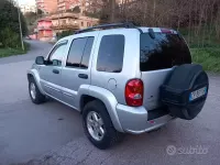 Usata Jeep Cherokee 143 CV (105 kW) 2004 Grigio SUV