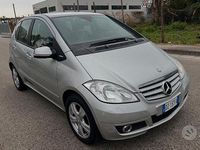 Usata Mercedes A180 110 CV (80 kW) 2009 Grigio Monovolume
