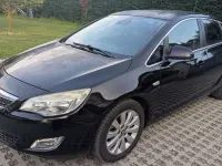 Usata Opel Astra Cosmo 110 CV (80 kW) 2010 Berlina