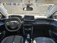 Usata Peugeot e-208 Allure 56 kW (77 CV) 2022 Bluazzurro Utilitaria
