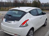 Usata Lancia Ypsilon Gold 69 CV (50 kW) 2016 Bianco Utilitaria