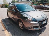 Usata Renault Scénic III 110 CV (80 kW) 2011 Grigio Monovolume