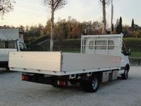 Usata Iveco Daily 110 CV (80 kW) 2001 Bianco pastello Furgone