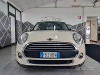Usata Mini Cooper D Business 95 CV (69 kW) 2015 Beige Utilitaria