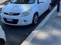 Usata Hyundai i20 Comfort 78 CV (57 kW) 2011 Bianco Utilitaria