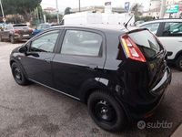 Usata Fiat Punto Young 69 CV (50 kW) 2015 Blu metallizzato Berlina