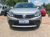 Usata Dacia Sandero Stepway 90 CV (66 kW) 2012 Argento Utilitaria