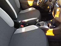 Usata Toyota Aygo X-play 69 CV (50 kW) 2017 Argento Utilitaria