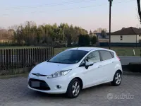 Usata Ford Fiesta Titanium 70 CV (51 kW) 2011 Bianco Berlina